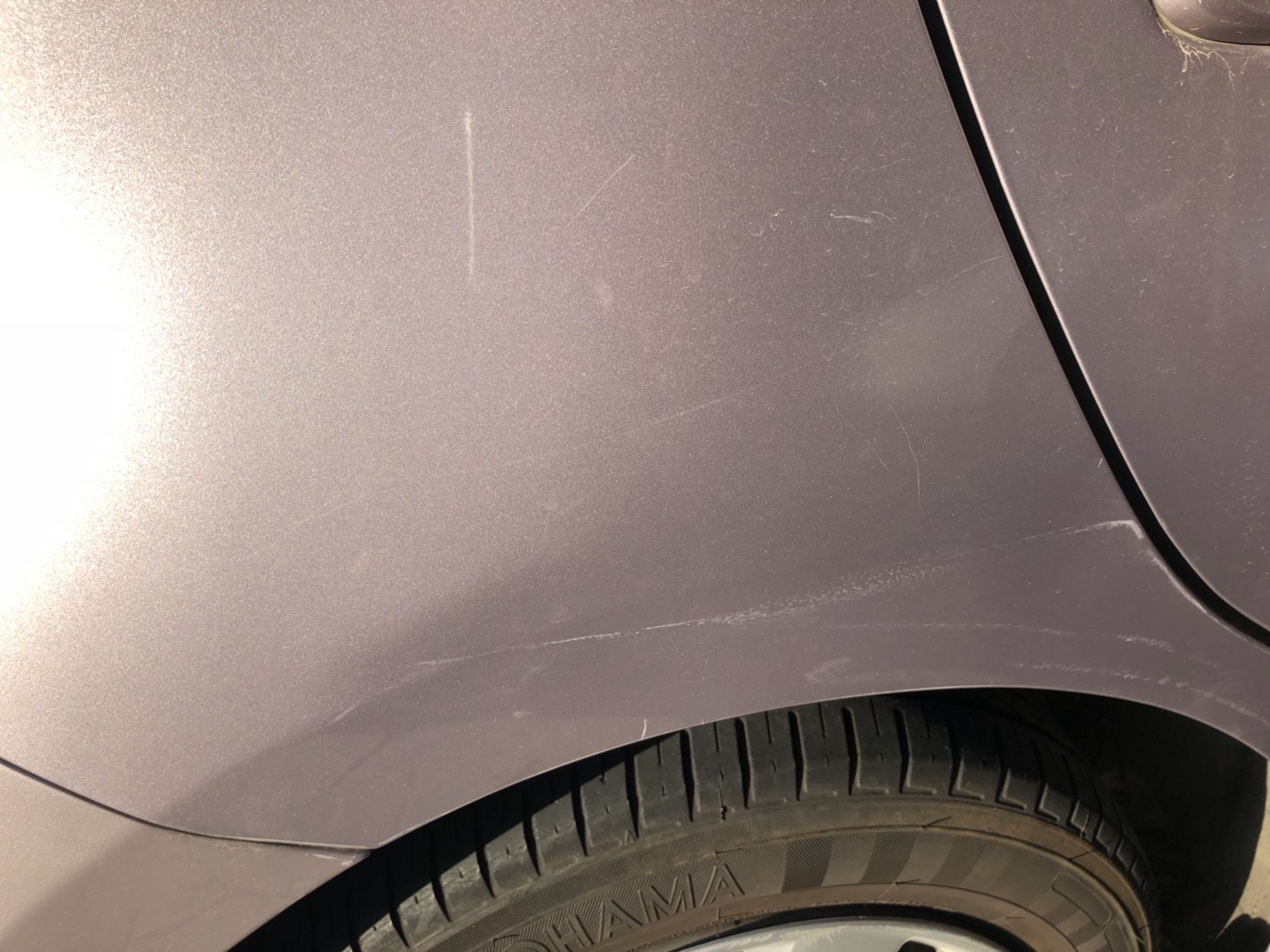 西宮市のお客様 お車修理 リアドア リアフェンダー 兵庫県伊丹市の板金塗装キズへこみ事故車の修理 実績台 ガレージウィズユー